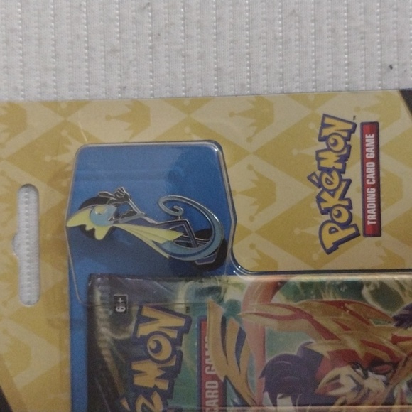 POKEMON-👑 CROWN ZENITH booster SEALED package w/Holographic and 3 packs+pin - Picture 3 of 7